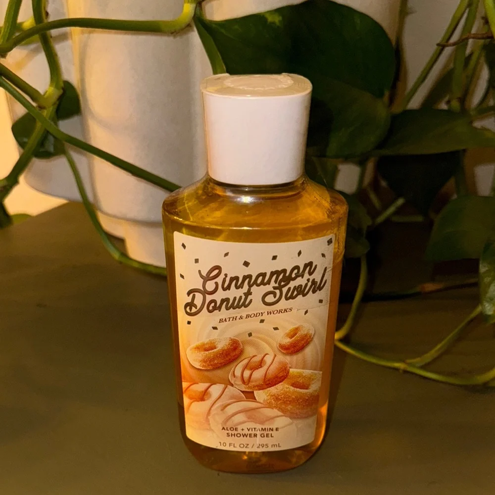 Bath & Body Works Cinnamon Donut Swirl Shower Gel - Picture 3 of 5